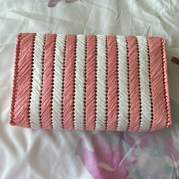 btb Los Angeles Pink & White Straw Clutch NWT - Picture 2 of 7